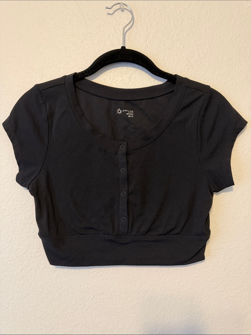 Offline by Aerie Cropped Black Short-Sleeve Crop Top